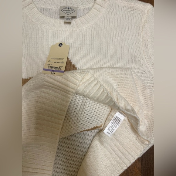 St. John's Bay Cream Sweater with Tan Star - Picture 5 of 7